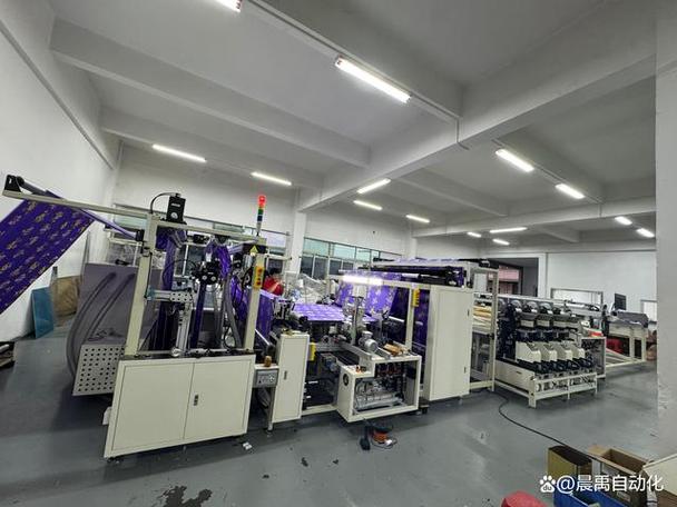 在日用品加工领域,浴帘机的自动化程度直接影响生产效率与产品质量